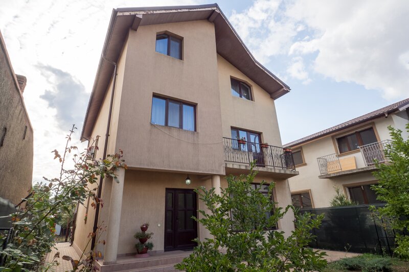 Afumati, vila individuala 7 camere rezidentiala sau HoReCa, curte 608mp