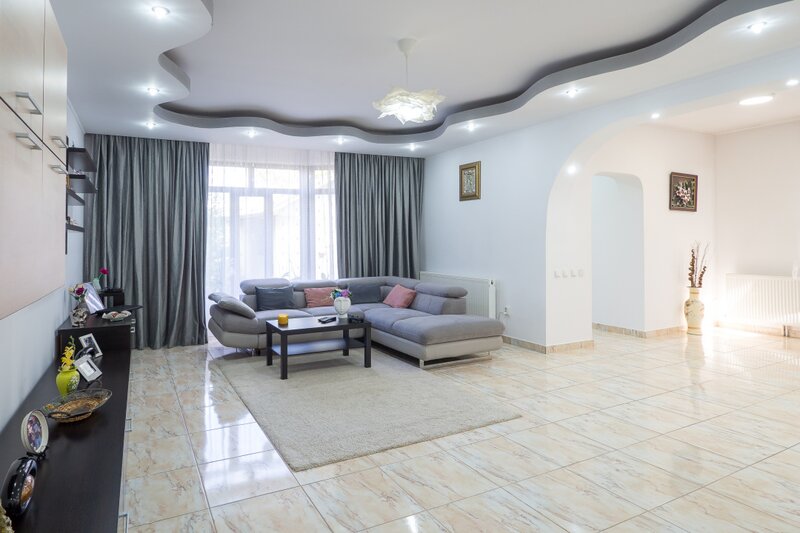 Afumati, vila individuala 7 camere rezidentiala sau HoReCa, curte 608mp
