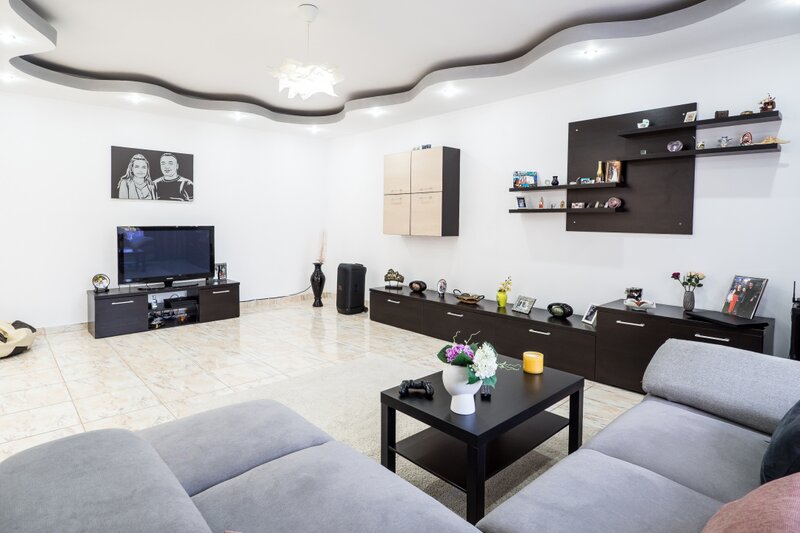 Afumati, vila individuala 7 camere rezidentiala sau HoReCa, curte 608mp