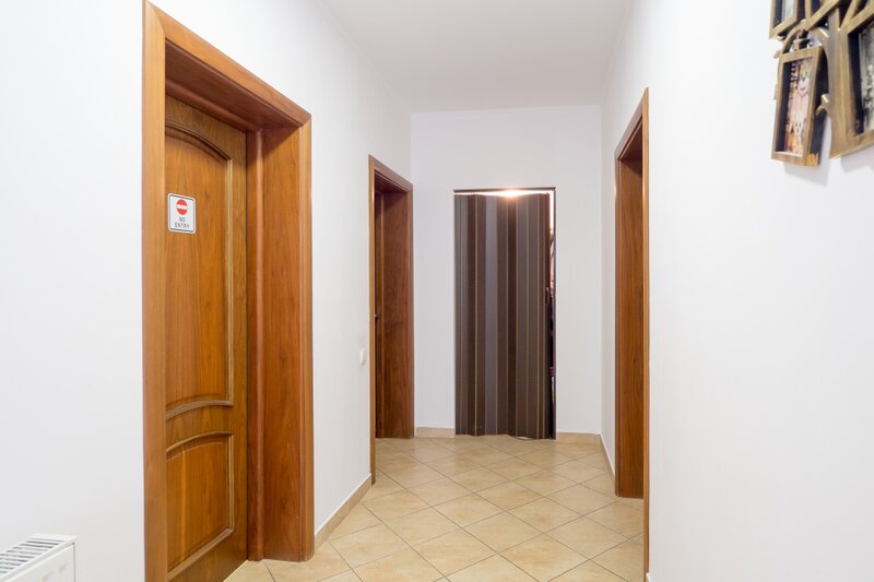 Afumati, vila individuala 7 camere rezidentiala sau HoReCa, curte 608mp